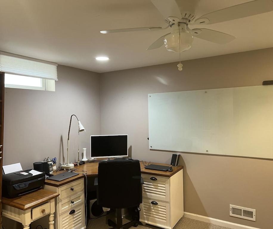 Location! House With Home Office, Gym, More-Черри-Хилл Экстерьер фото